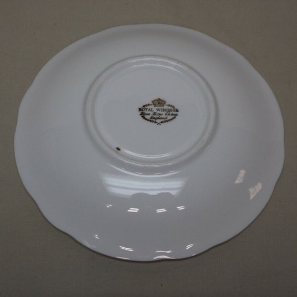 Royal Windsor Fine Bone China England Yellow Roses Footed Tea Cup & Saucer #2935 - Picture 5 of 12